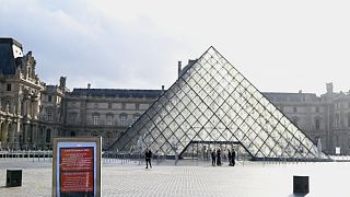 Louvre Museum closes after daring daylight jewel heist in Paris